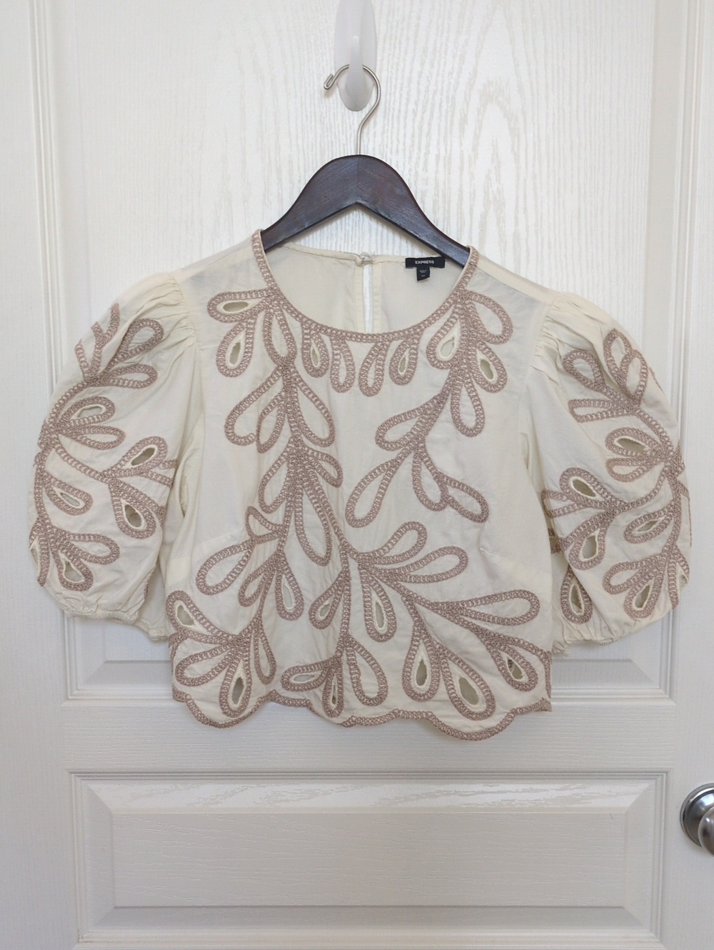 Express Cream Embroidered Puff-Sleeve Crop Top